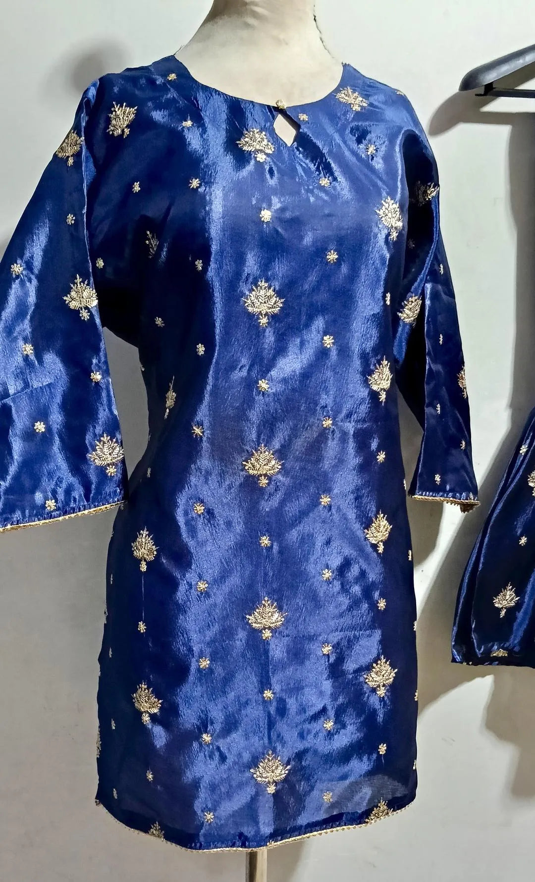 2 Pcs Women's Stitched Lawn Printed Suit