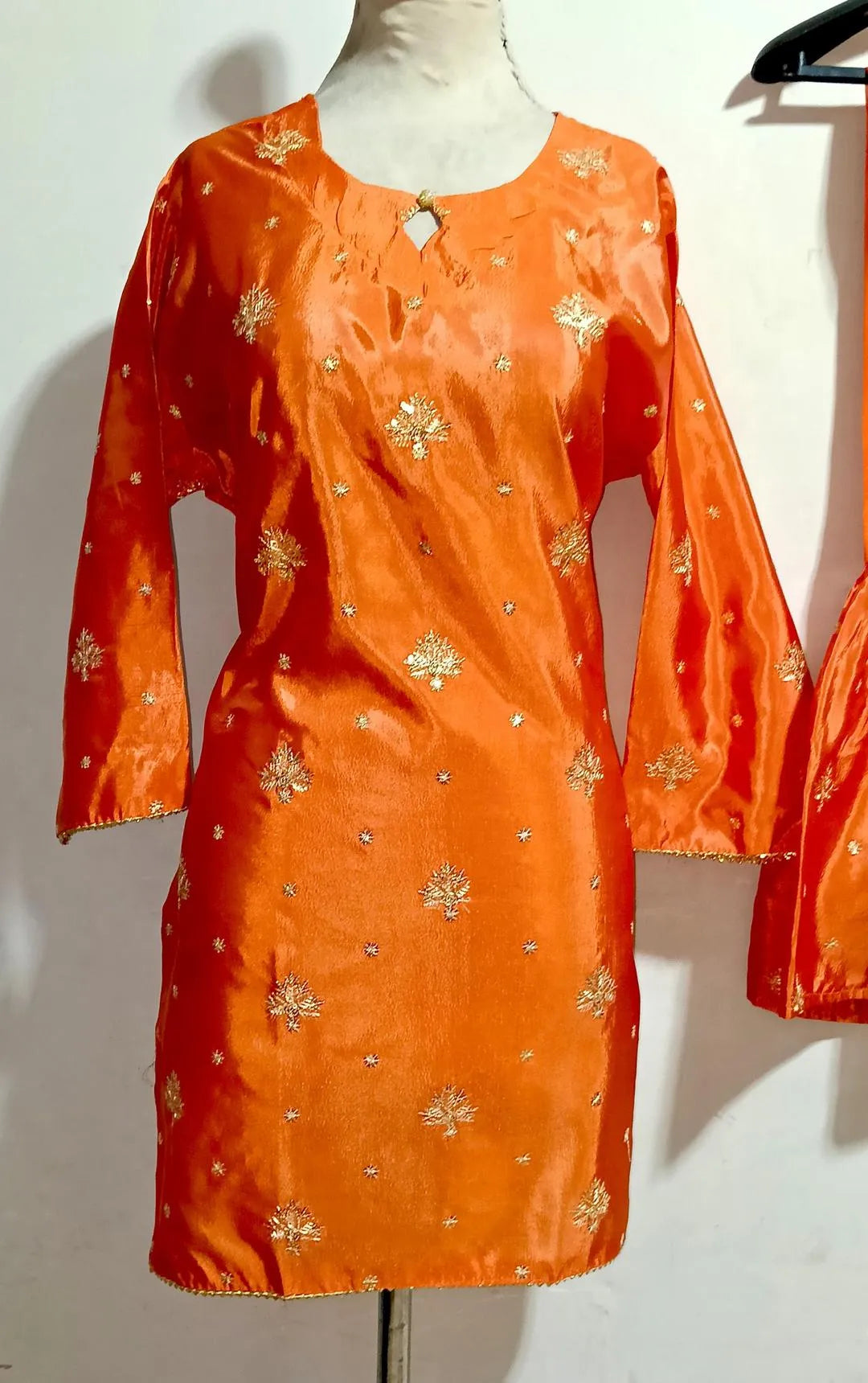2 Pcs Women's Stitched Lawn Printed Suit