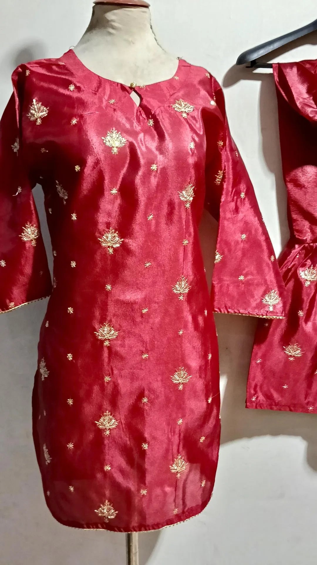 2 Pcs Women's Stitched Lawn Printed Suit