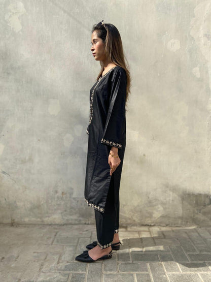 Stylish Women's 2 Pcs Linen Shirt and Trouser Set - Embroidered Design